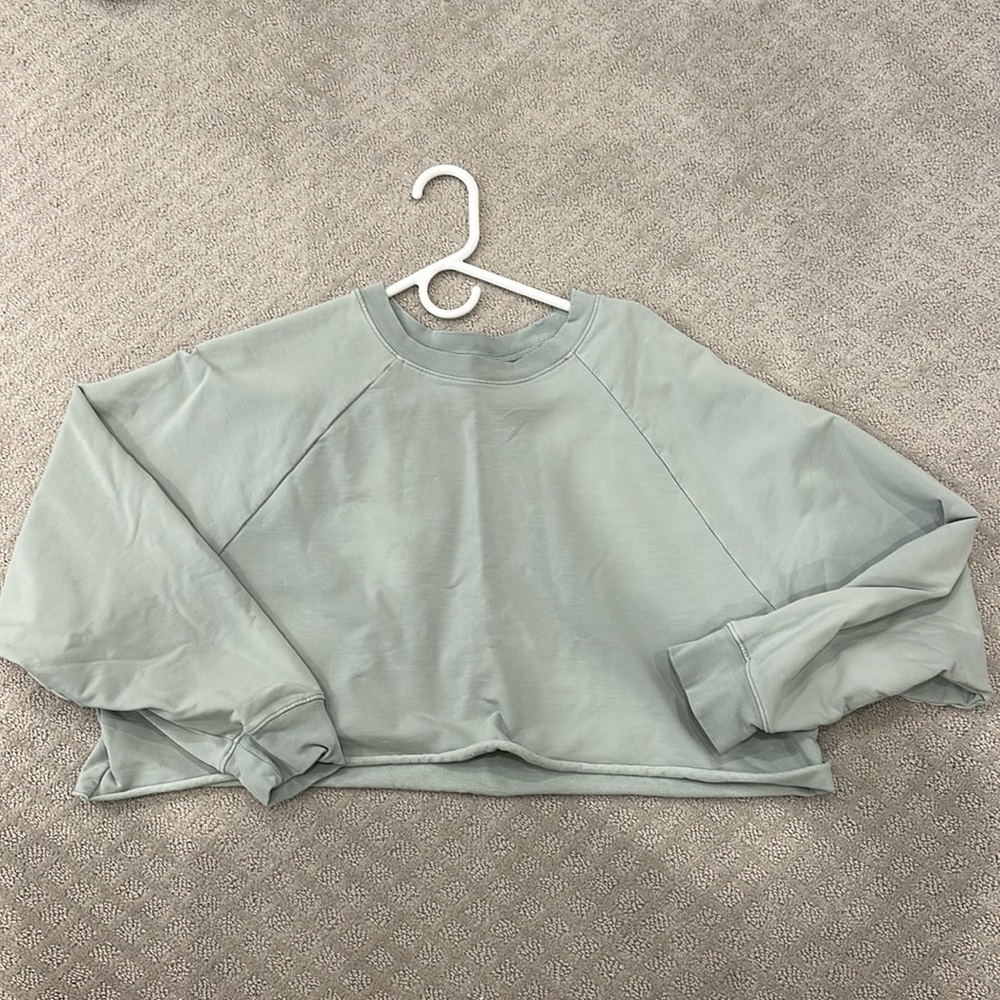 Acta wear cropped workout sweatshirt